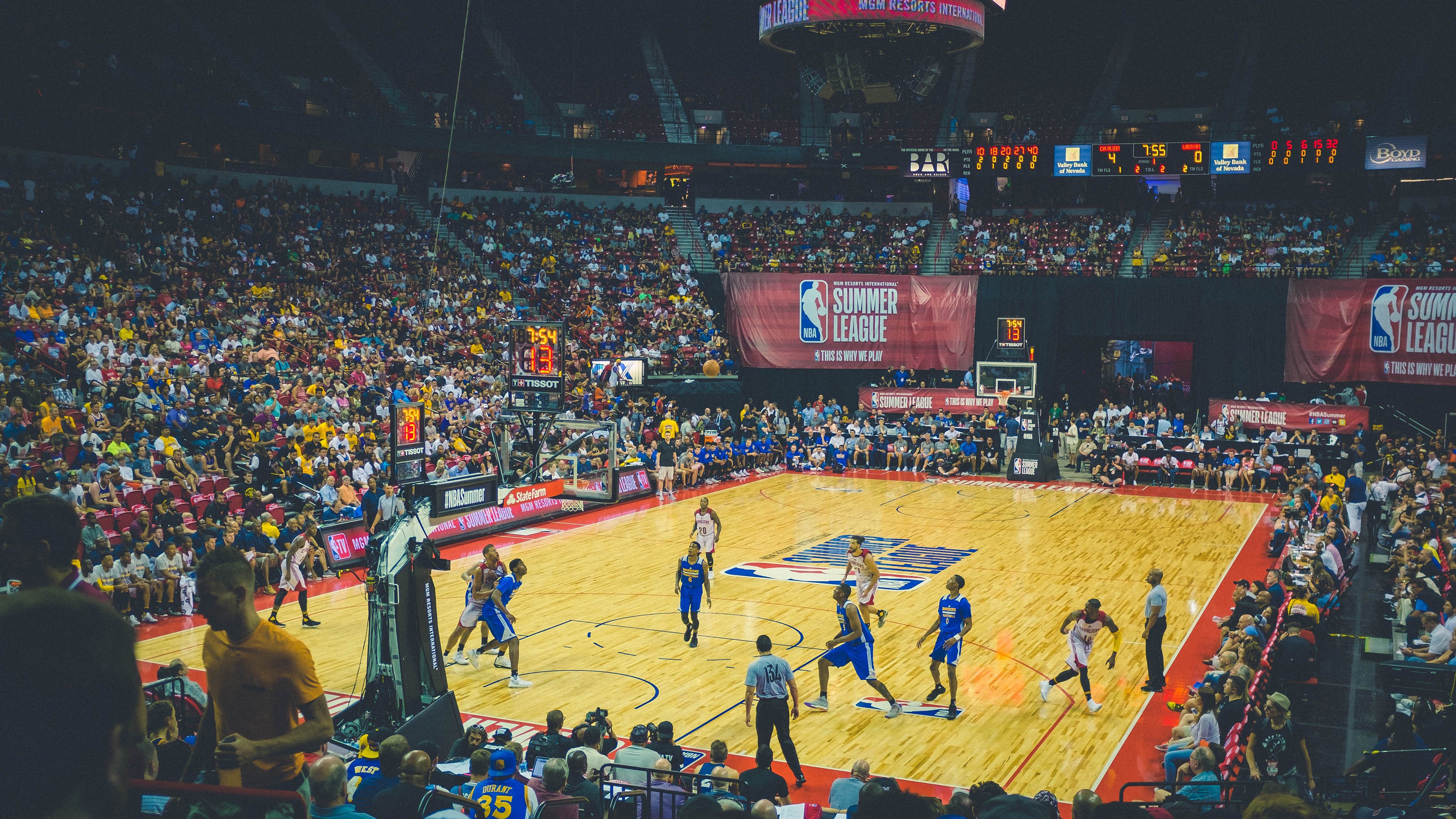 中超新赛季观众上座率稳步回升，中超联赛观众