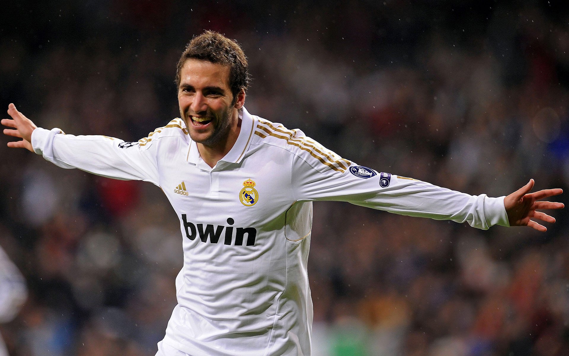 西甲硬碰硬，比分1-1，比赛中场控制力强，关键球员传球成功率超90%